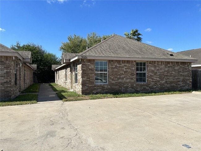 Primary Photo - 3113 Carson St