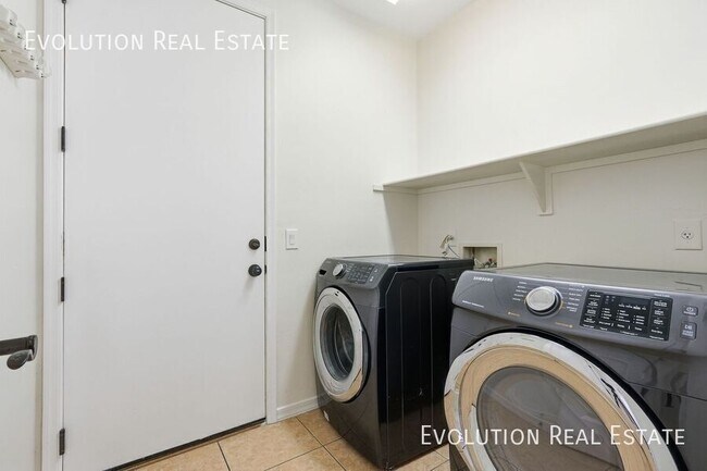 Building Photo - 3287 S Cottonwood Dr