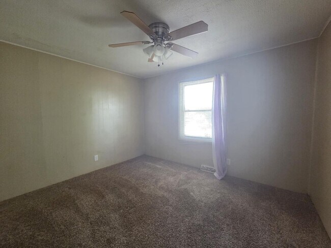 Building Photo - Single Family Home