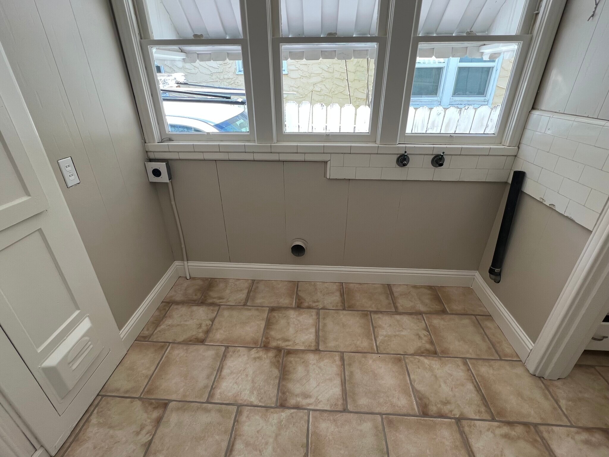 Building Photo - 228 E 17th St