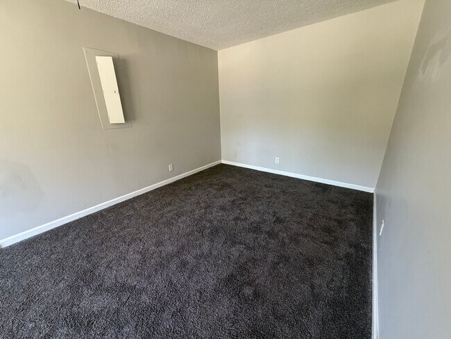 Building Photo - 812 Ridgewood Way