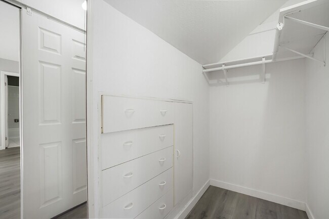 Building Photo - 2618 S Xanadu Way
