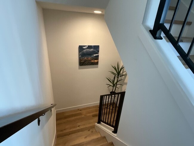 Building Photo - Stunning Townhouse in Ballard