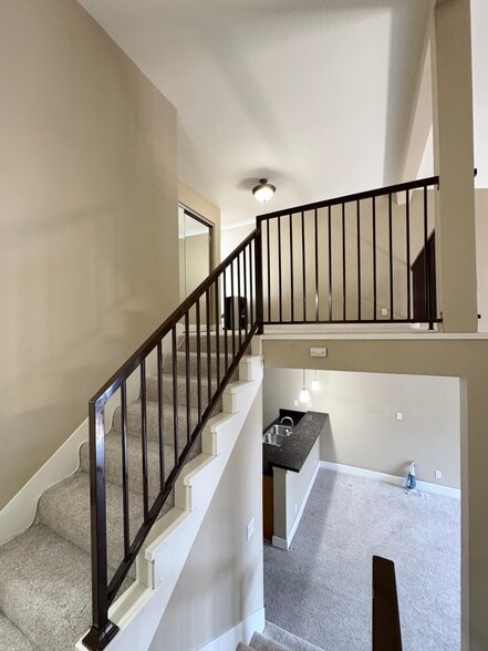Building Photo - 10982 Roebling Ave