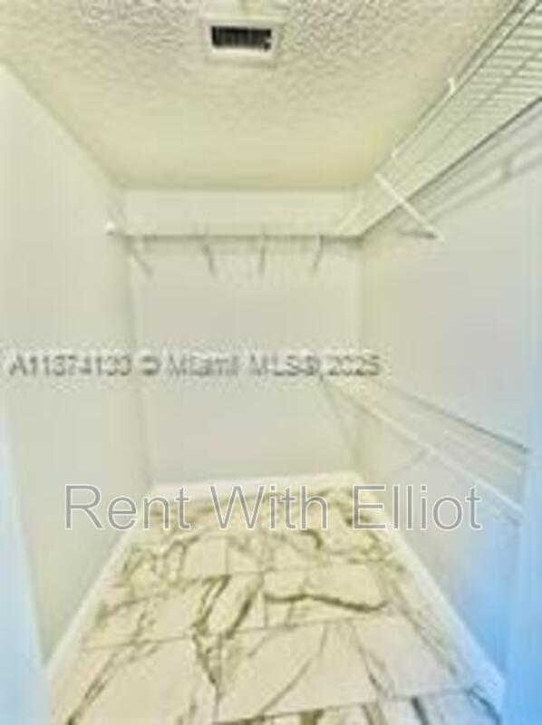 Building Photo - 2015 SE 10th Ave