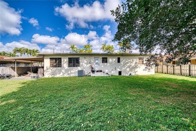 Building Photo - 6550 SW 27th St