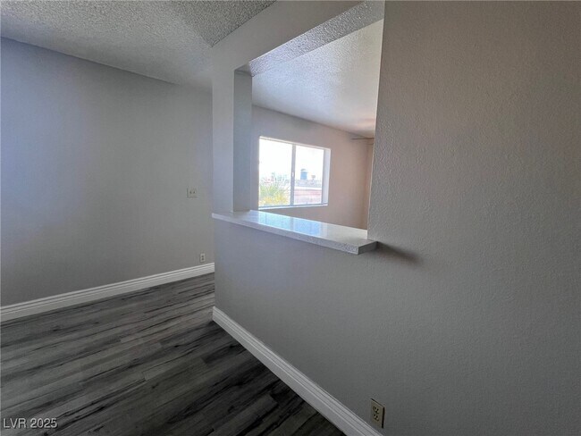 Building Photo - 5061 W Pioneer Ave