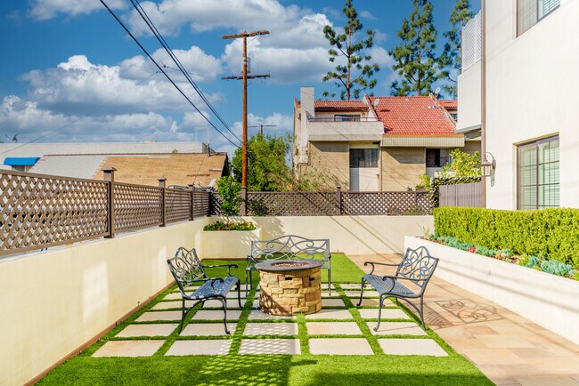 Building Photo - 342 Myrtle St