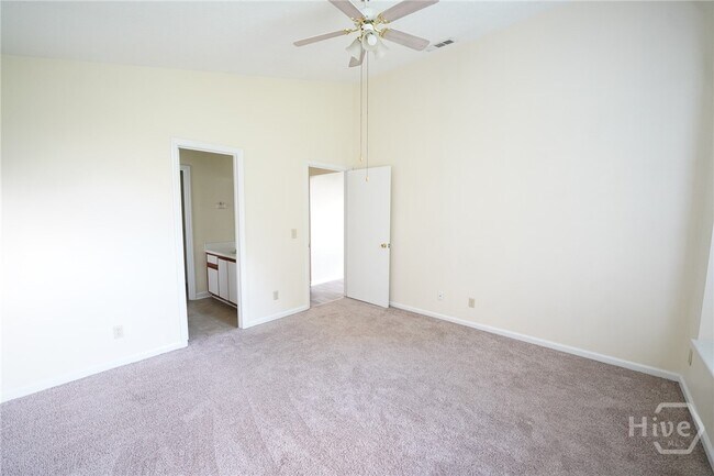 Building Photo - 102 Whippoorwill Ln E