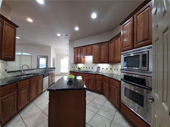 Building Photo - 10028 Lisi Anne Dr