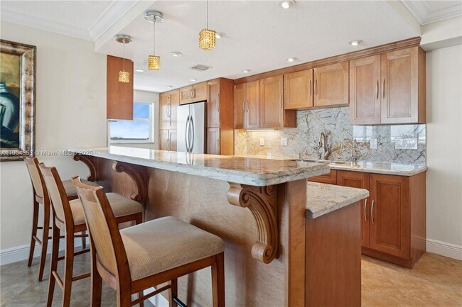 Building Photo - 1160 Hillsboro Mile Unit 901