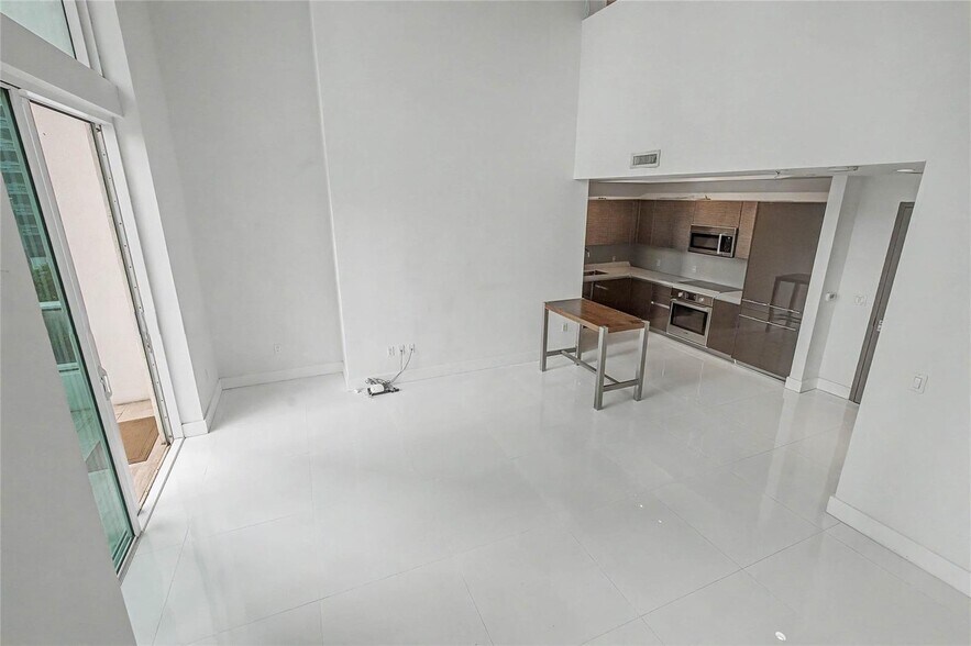 Building Photo - 1080 Brickell Ave