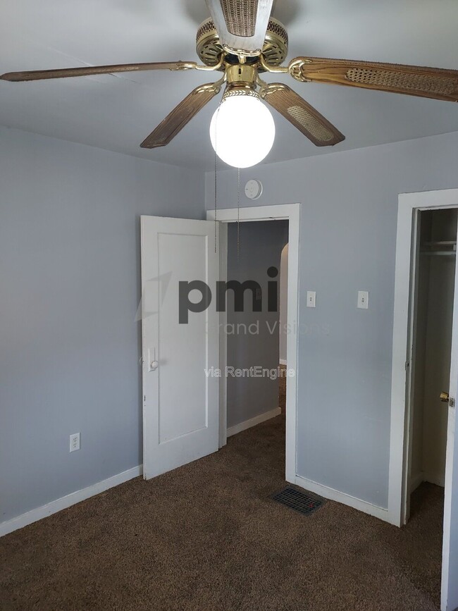 Building Photo - 1312 E Olive St