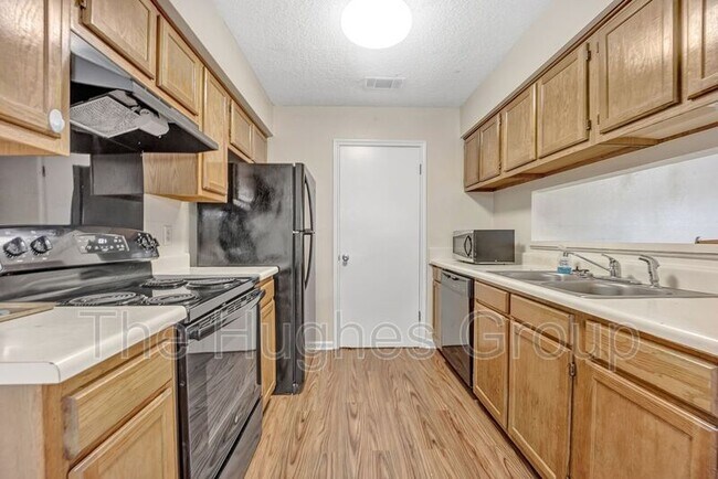 Building Photo - 155 Marilyn Dr