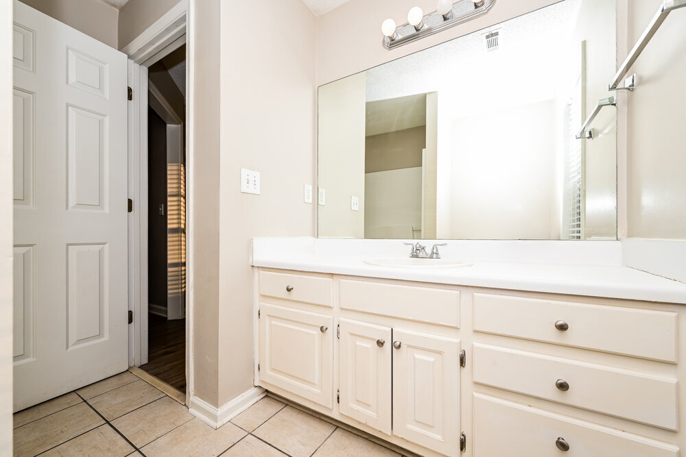 Building Photo - 426 Old Ivy Path