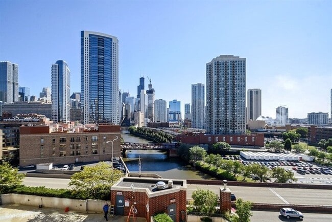 Building Photo - 600N N Kingsbury St