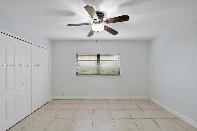 Building Photo - 6534 SW 27th St