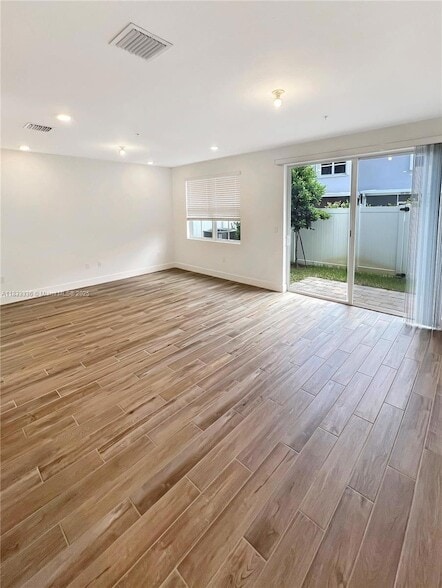 Building Photo - 145 SW 170th Ave