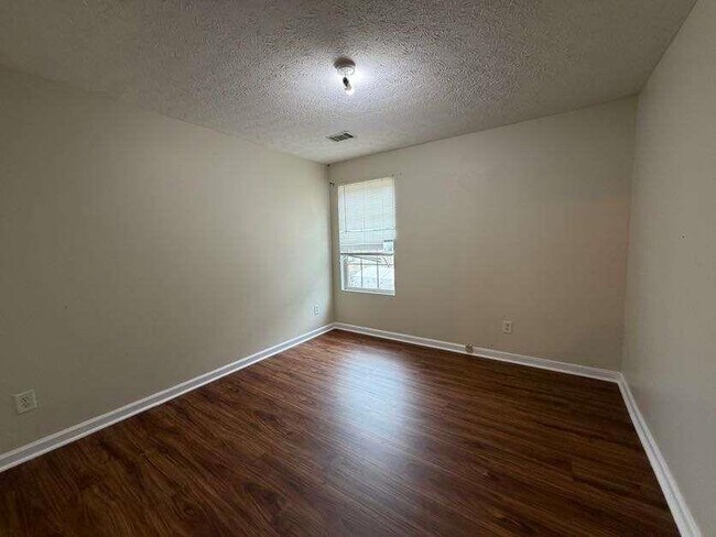 Building Photo - 5196 Tew Ln SW