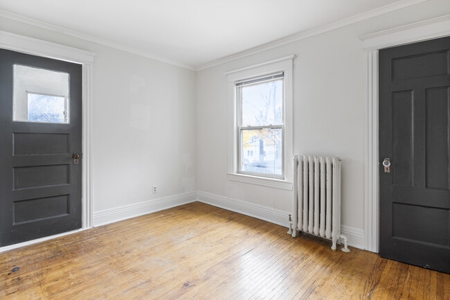 Bedroom w/balcony - 1019 Park Ave