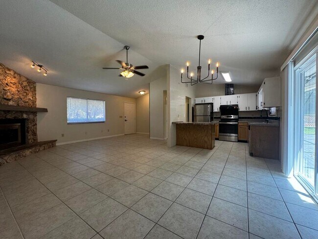 Building Photo - 40 Bluebird Ln