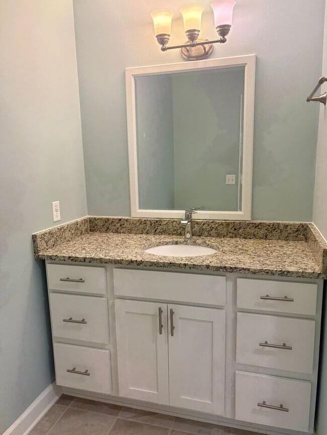 Building Photo - Quiet South Charlotte Townhome with Easy Uptown & Airport Access