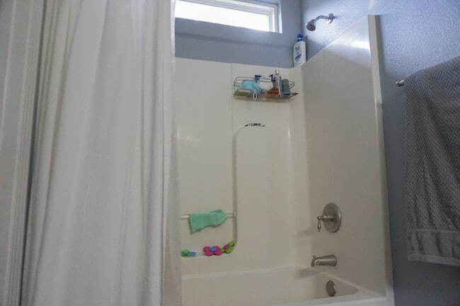 Building Photo - 212 Ladue Ave