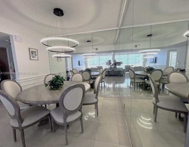 Building Photo - 1000 W Island Blvd