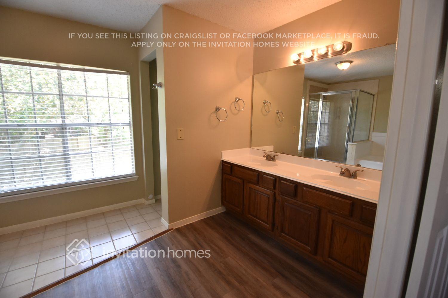 Building Photo - 16011 Sweetwater Creek Dr
