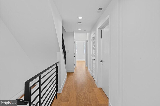 Building Photo - 2130 Spring St