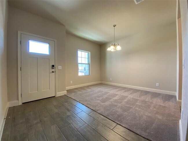 Building Photo - 716 Red Barn Bnd