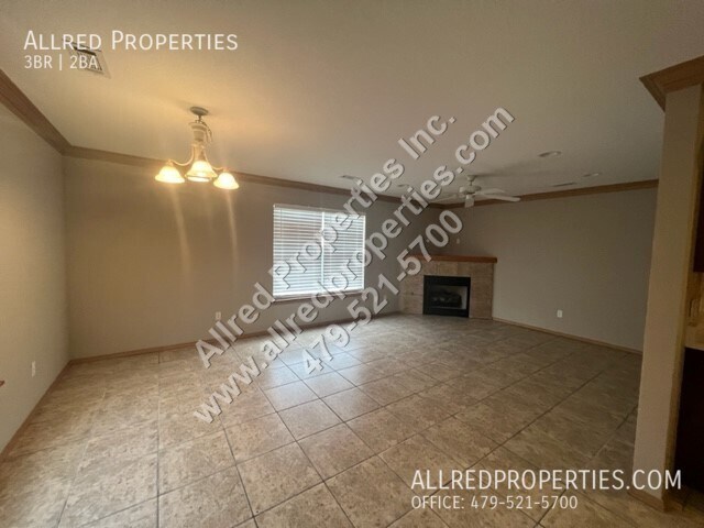 Building Photo - DUPLEX IN SPRINGDALE