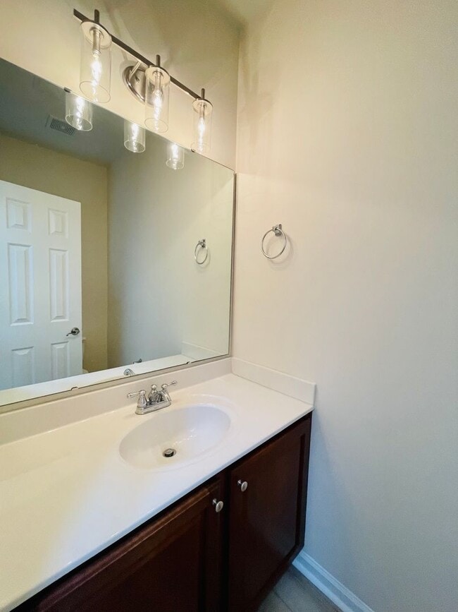 Building Photo - 4476 Farm Lake Dr