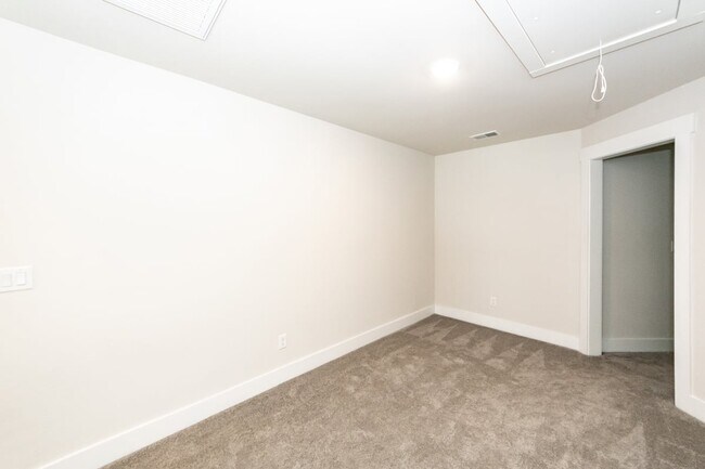Building Photo - 7722 Park Gate Dr