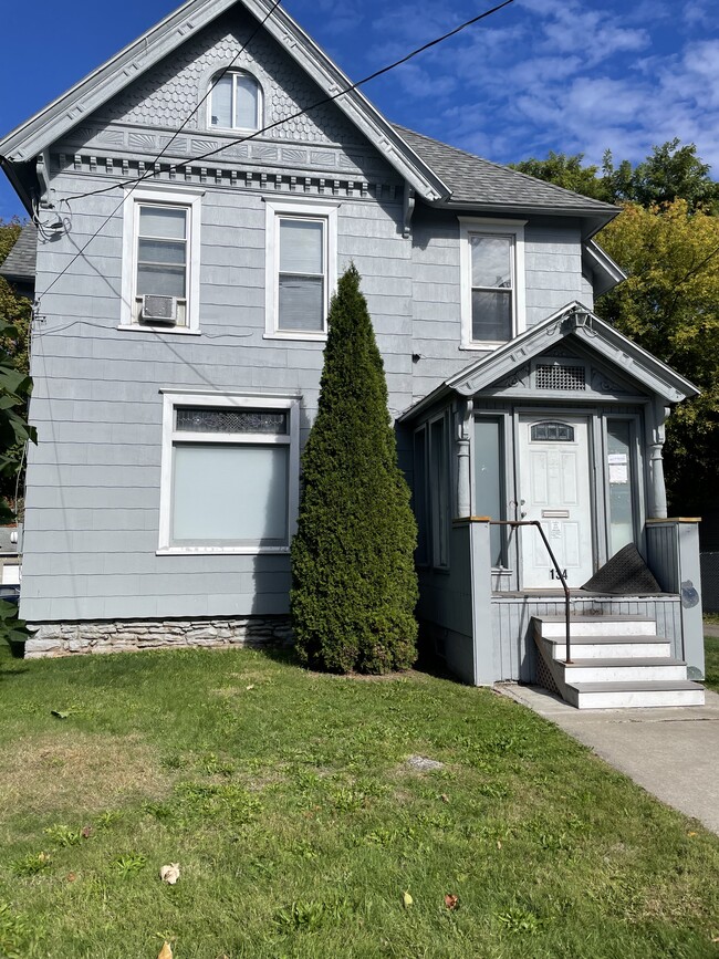 Building Photo - 134 Main St