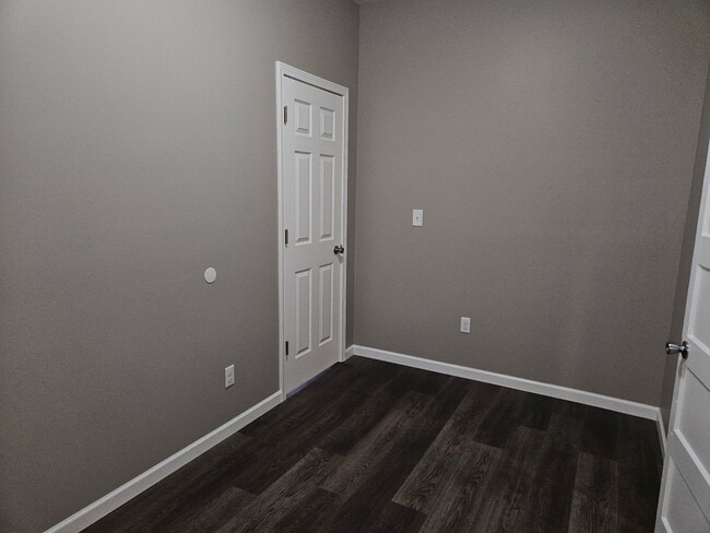 Building Photo - 720 Broad St