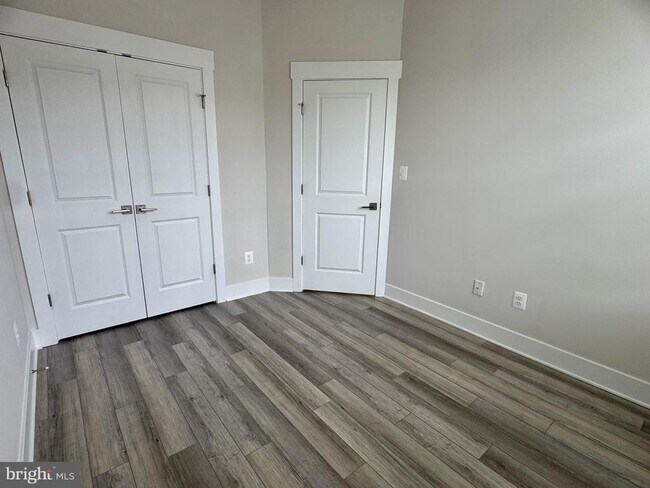 Building Photo - 201 Pomegranate Ln