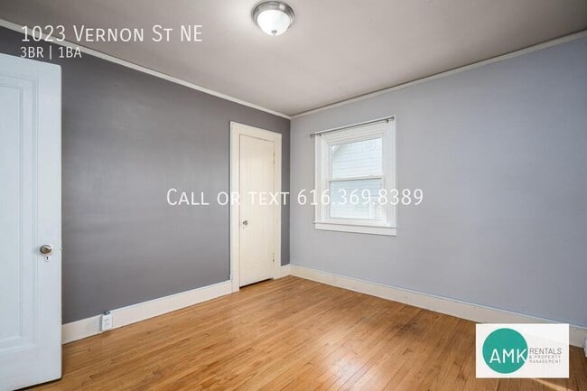 Building Photo - 1023 Vernon St NE