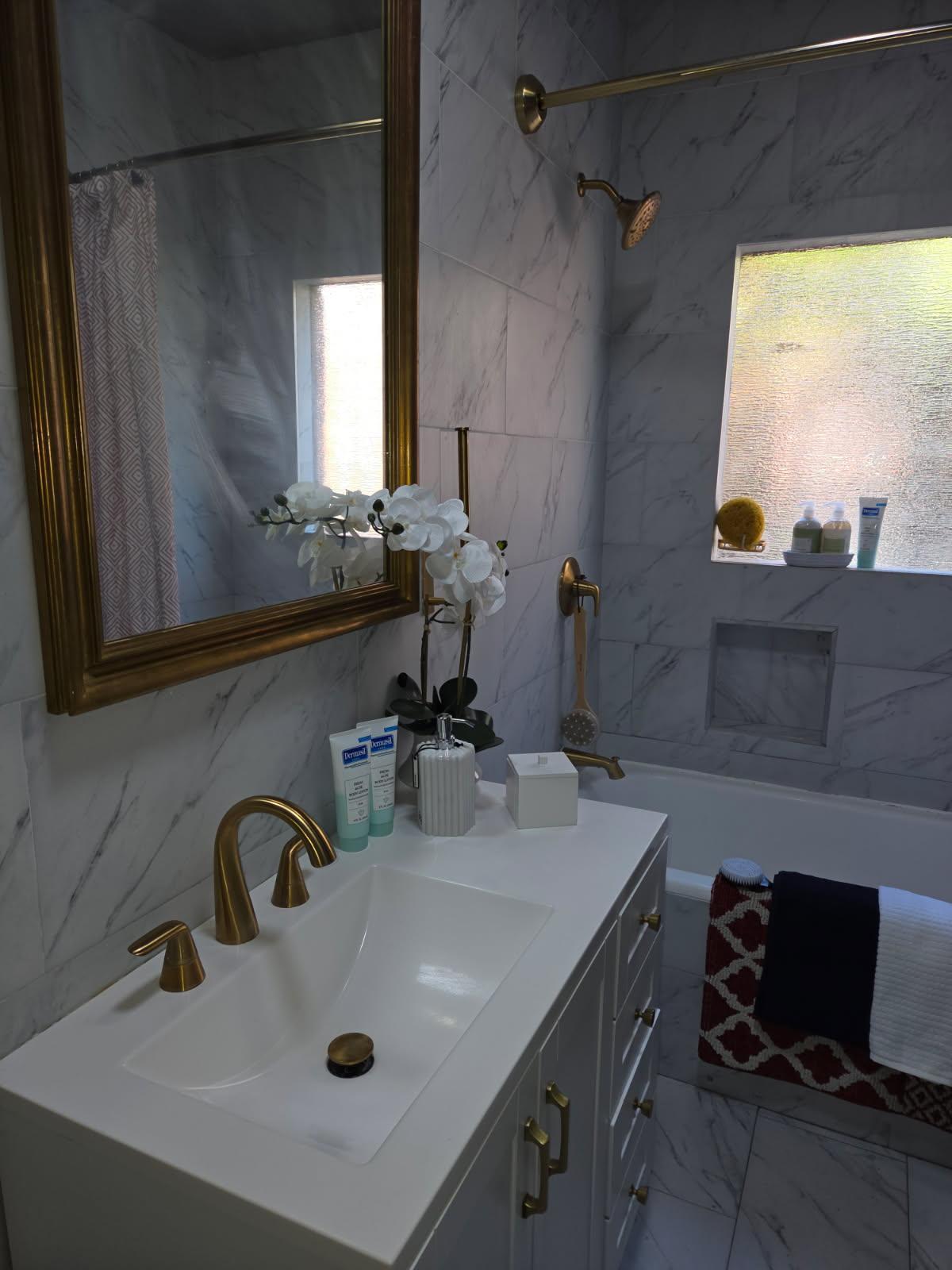 primary bath - 1315 S Orange Dr
