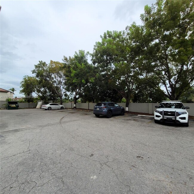 Building Photo - 5100 SW 41st St