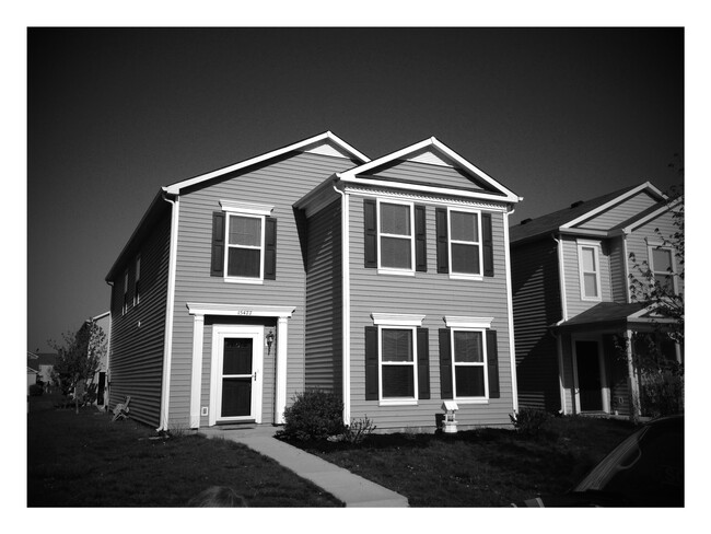 Building Photo - 15477 Border Dr