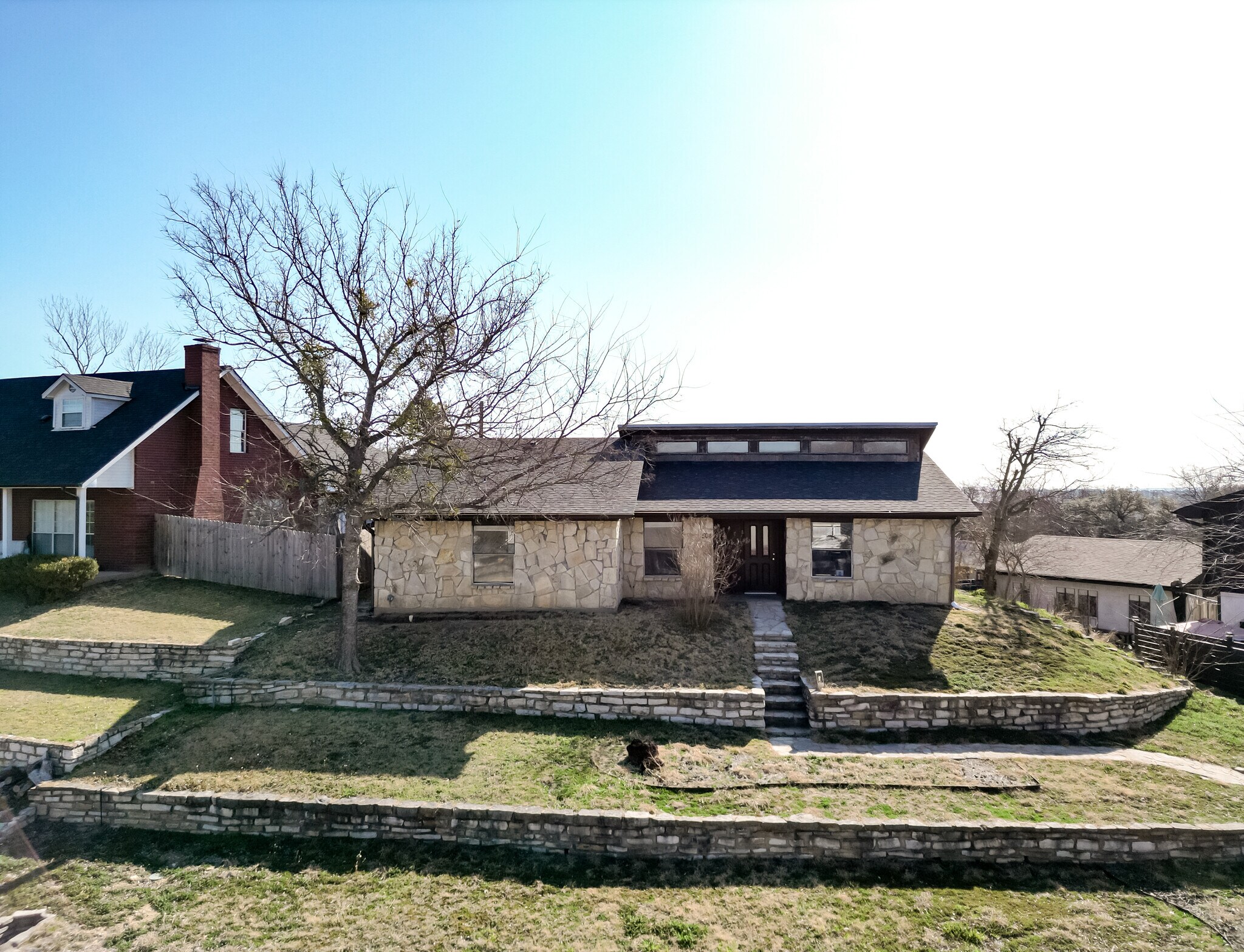 Building Photo - 504 Hilltop Dr