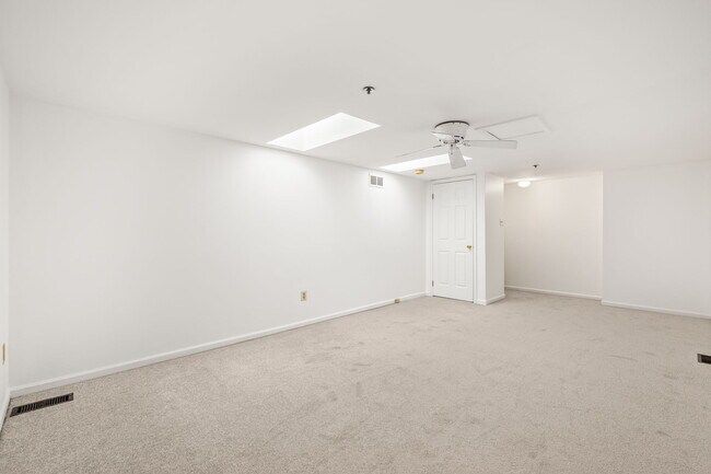 Building Photo - 1430 Redwood Ct