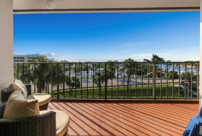 Building Photo - 225 Beach Rd