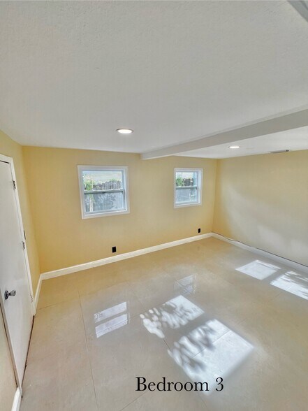 Building Photo - 7021 SW 19th Mnr