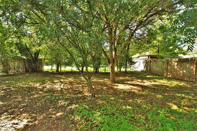 Building Photo - 3202 Barton View Dr