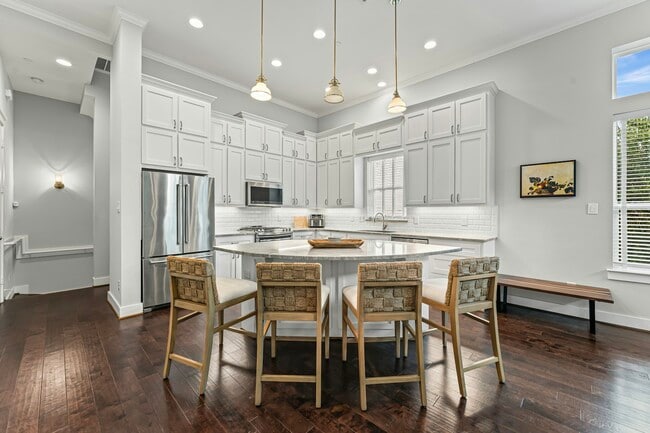 Building Photo - 1105 Fowler St