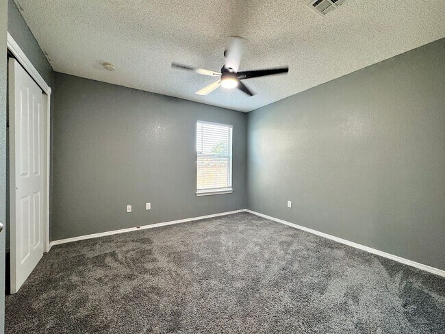 Building Photo - Sandstone Ranch Estates 4Bed Refrig A/C by...