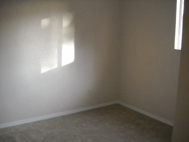 Building Photo - Palominas