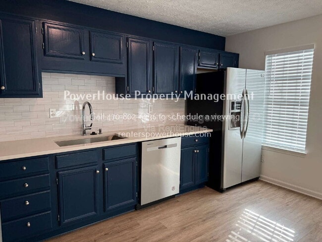 Building Photo - 3859 Meadow Creek Dr